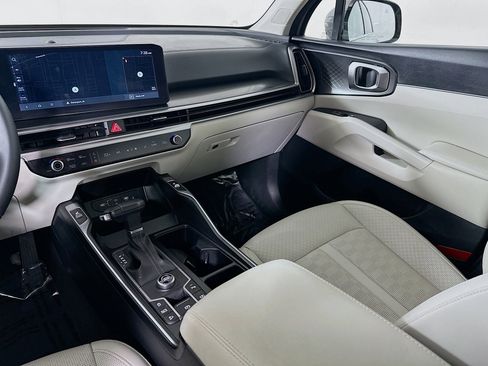 Certified 2025 Kia Sorento S w/ Panoramic Sunroof Package FWD image 23