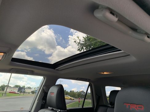 Used 2019 Toyota 4Runner TRD Off-Road Premium AWD/4WD image 28