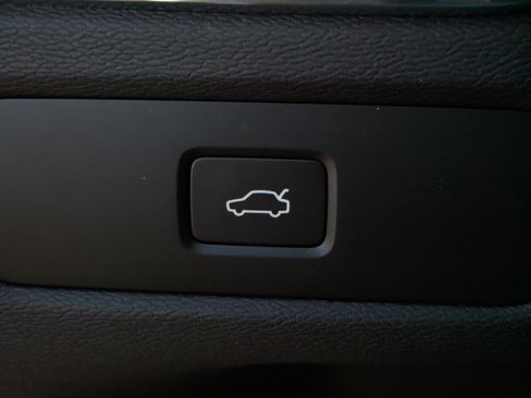 Used 2025 Volvo XC60 B5 Plus image 26