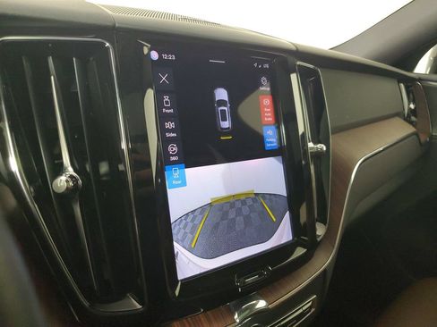 Used 2023 Volvo XC60 B5 Plus w/ Climate Package FWD image 31