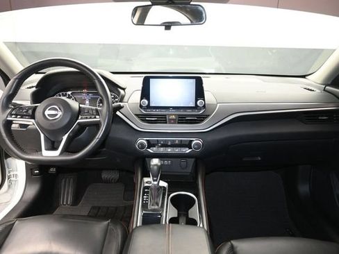Used 2023 Nissan Altima 2.5 SR FWD image 12