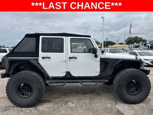Used 2018 Jeep Wrangler Unlimited Sahara w/ Connectivity Group AWD/4WD image 5