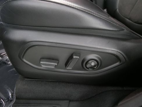 Used 2025 Jeep Grand Cherokee Altitude AWD/4WD image 16
