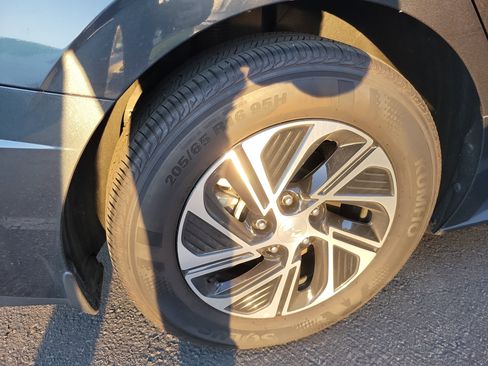 Used 2023 Hyundai Sonata Blue image 4