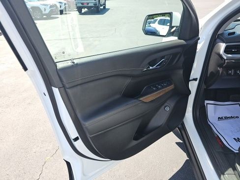 Used 2023 GMC Acadia SLE image 33