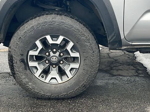 Used 2023 Toyota Tacoma TRD Off-Road w/ TRD Premium Off Road Package AWD/4WD image 9