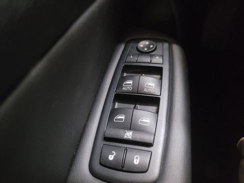 Used 2017 Chrysler 200 Limited Platinum image 27