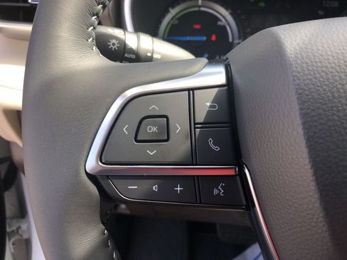 Used 2020 Toyota Highlander XLE FWD image 20