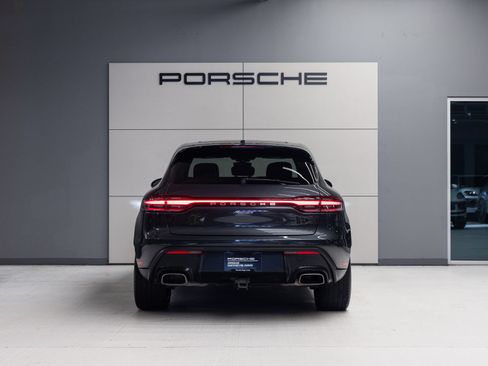 Certified 2024 Porsche Macan AWD/4WD image 6