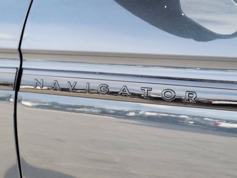 New 2025 Lincoln Navigator Reserve w/ Jet Appearance Package image 12