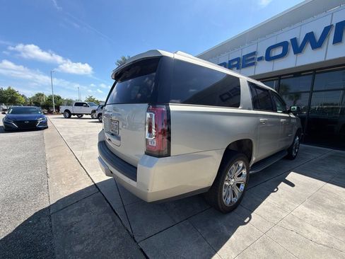 Used 2017 GMC Yukon XL SLT AWD/4WD image 5