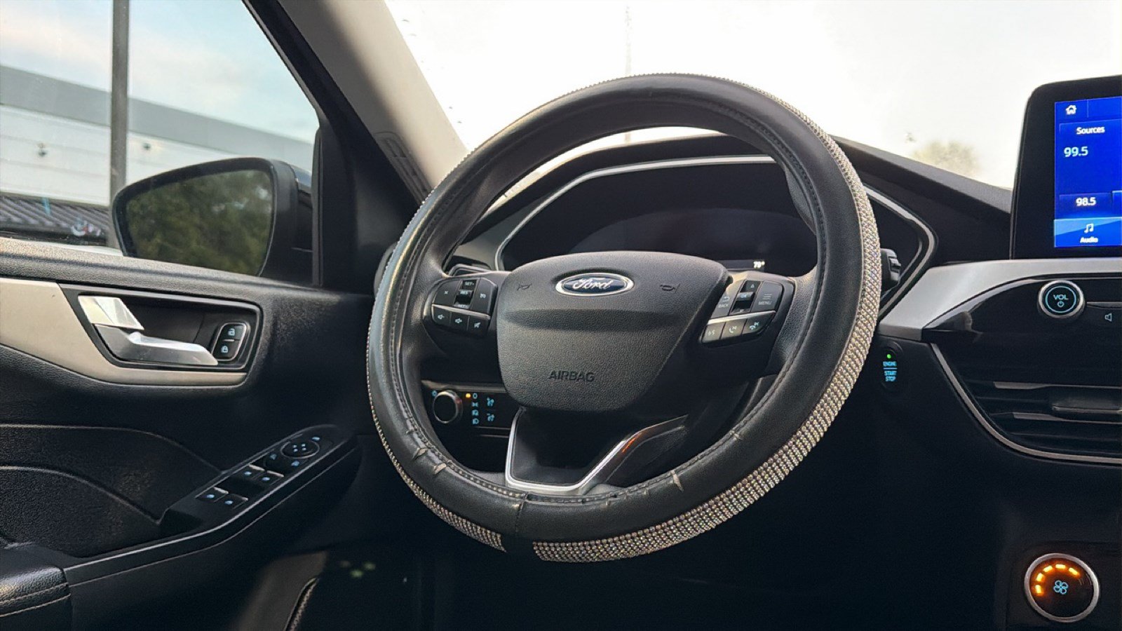 Used 2021 Ford Escape SE w/ SE Sport Appearance Package FWD image 26