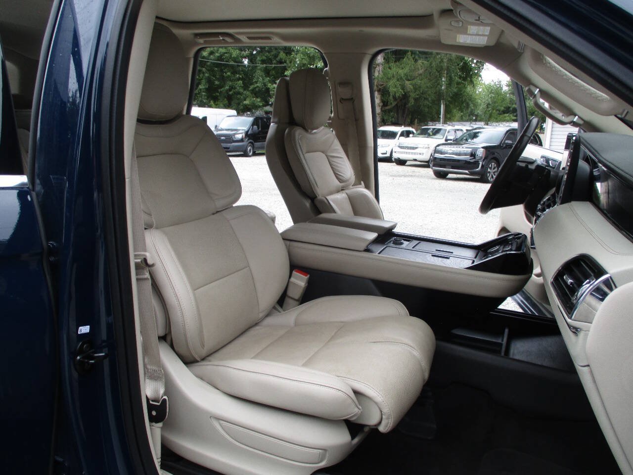 Used 2018 Lincoln Navigator Reserve w/ Technology Package AWD/4WD image 29
