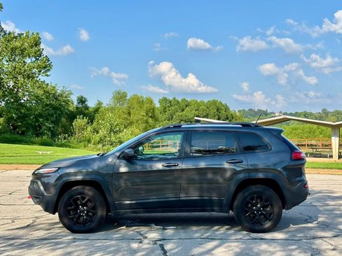 Used 2015 Jeep Cherokee Trailhawk w/ Comfort/Convenience Group AWD/4WD image 10