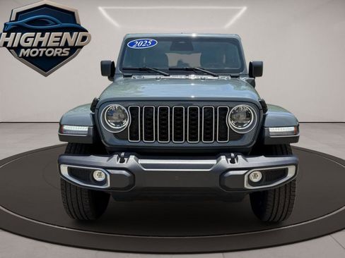 Used 2025 Jeep Wrangler Unlimited Sahara AWD/4WD image 9