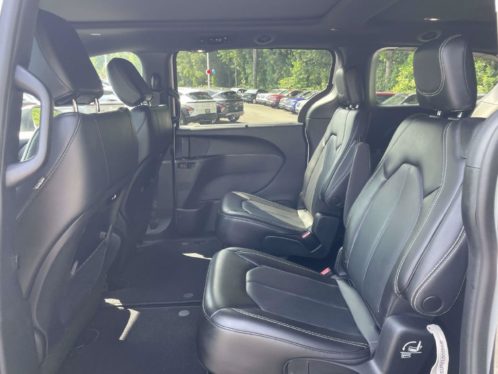 Used 2023 Chrysler Pacifica Touring-L w/ S Appearance Package FWD image 10
