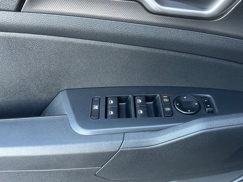 New 2026 Kia Sportage LX FWD image 11
