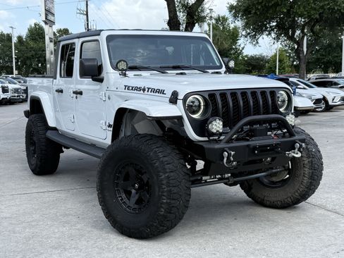 Used 2021 Jeep Gladiator Sport AWD/4WD image 2
