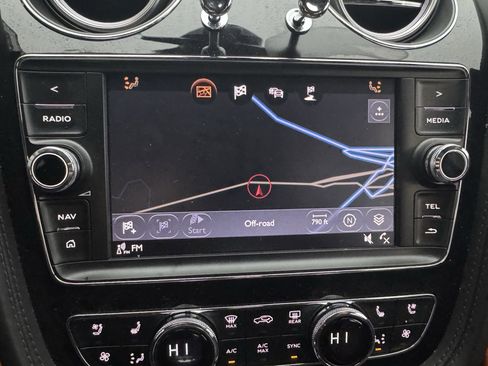 Used 2020 Bentley Bentayga image 21