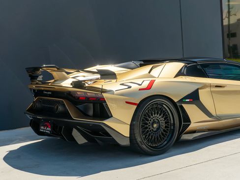 Used 2020 Lamborghini Aventador SVJ AWD/4WD image 38