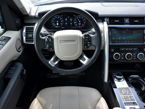 Used 2019 Land Rover Discovery HSE image 12