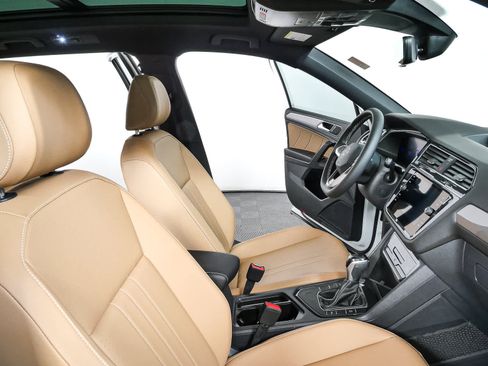 Certified 2023 Volkswagen Tiguan SE R-Line FWD image 25
