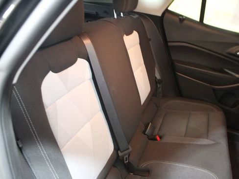 Used 2025 Chevrolet Trax LS w/ LS Convenience Package FWD image 9