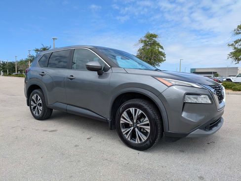 Used 2023 Nissan Rogue SV FWD image 2