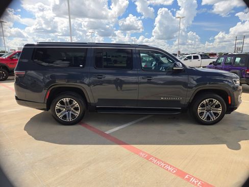 Used 2024 Jeep Wagoneer L Series II w/ Flexible Seating Group RWD image 2