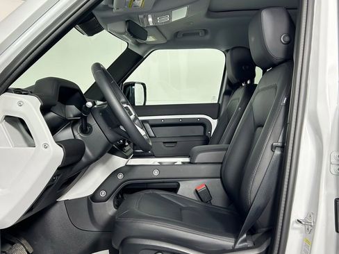 Used 2025 Land Rover Defender 110 S image 30