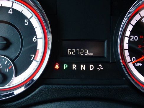 Used 2017 Dodge Grand Caravan SXT w/ Driver Convenience Group image 41