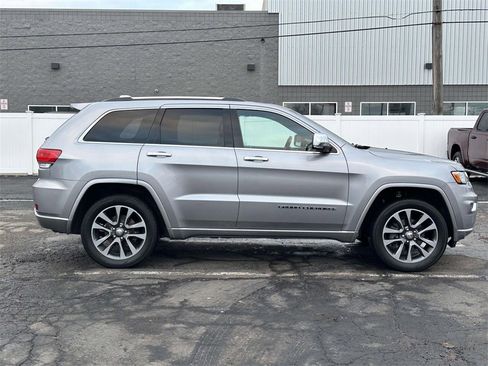 Used 2018 Jeep Grand Cherokee Overland image 2