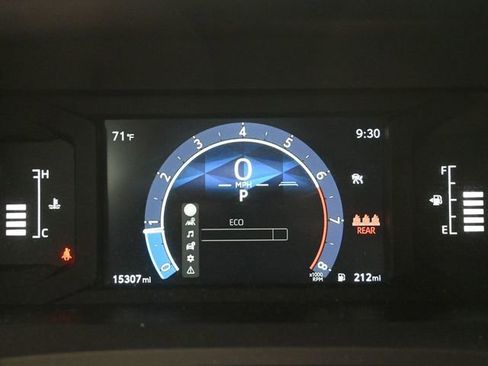 Used 2025 Toyota Tacoma SR image 16