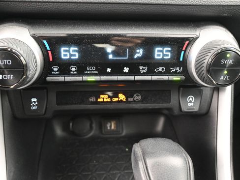 Used 2024 Toyota RAV4 XLE AWD/4WD image 29