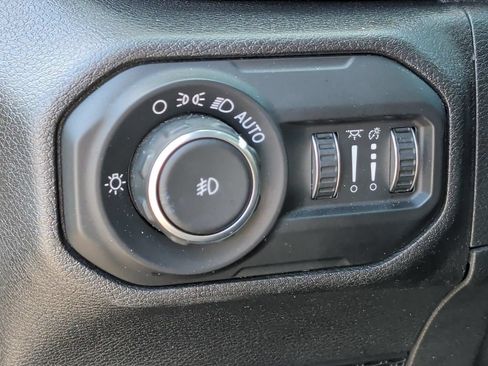 Used 2021 Jeep Wrangler Unlimited Sahara AWD/4WD image 14