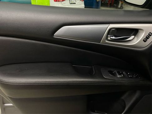 Used 2020 Nissan Pathfinder SL AWD/4WD image 24