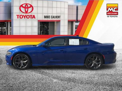 Used 2018 Dodge Charger R/T w/ Plus Group RWD image 2