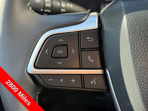 Used 2025 Toyota Highlander XLE AWD/4WD image 20
