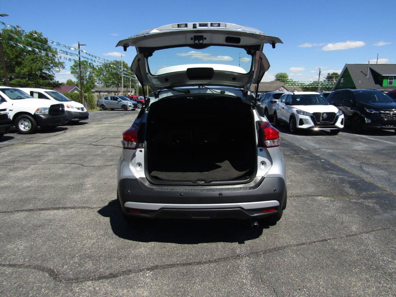 Used 2020 Nissan Kicks SR w/ SR Premium Package FWD image 7