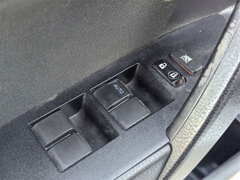 Used 2017 Toyota Corolla LE image 22