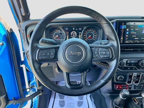 Used 2024 Jeep Gladiator Mojave w/ Technology Group AWD/4WD image 11