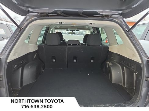 Used 2022 Subaru Forester Premium image 9