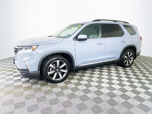 Used 2024 Honda Pilot Touring image 4