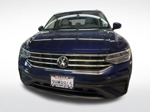 Used 2023 Volkswagen Tiguan SE FWD image 3