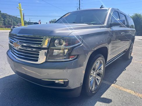 Used 2019 Chevrolet Suburban Premier RWD image 3