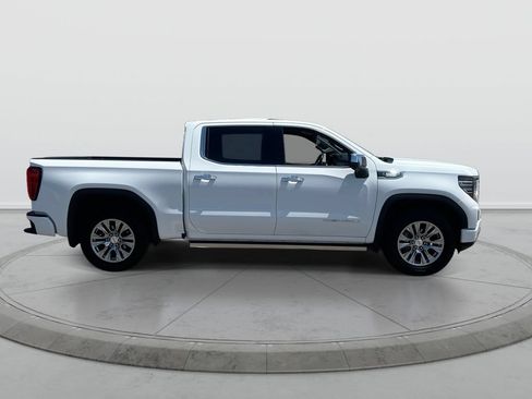 Used 2023 GMC Sierra 1500 Denali w/ Technology Package AWD/4WD image 9