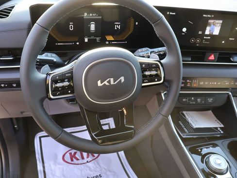 New 2026 Kia Carnival EX image 28