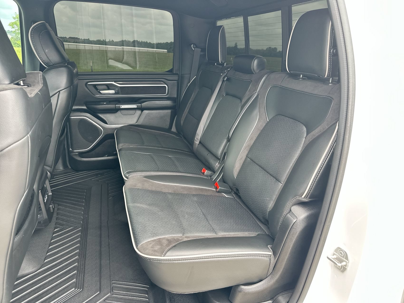 Used 2025 RAM 1500 Laramie AWD/4WD image 20