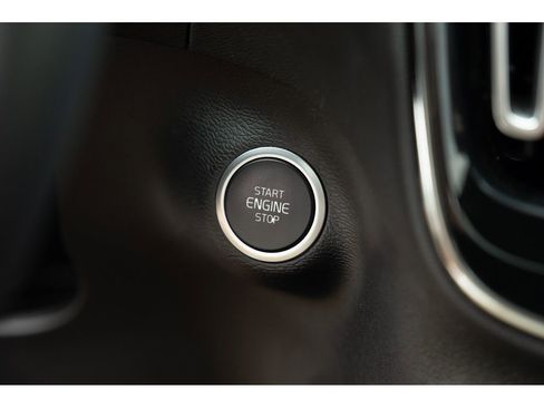 Used 2019 Volvo XC40 T5 Momentum AWD/4WD image 29