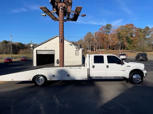 Used 2007 Ford F550 2WD Crew Cab Super Duty image 7